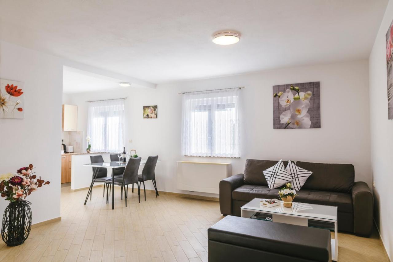 Apartments Mirela Koper Exterior photo